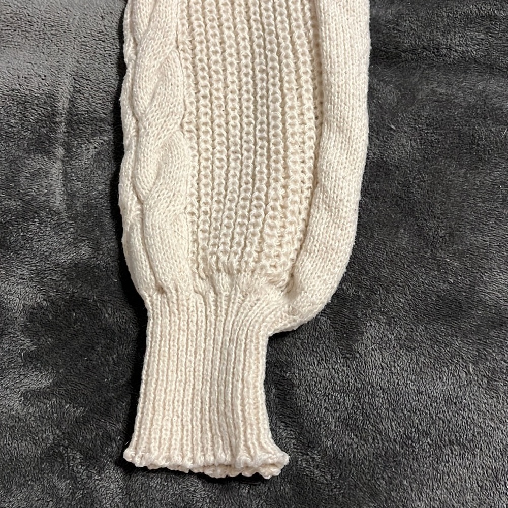 Sweater - Picture 4 of 4